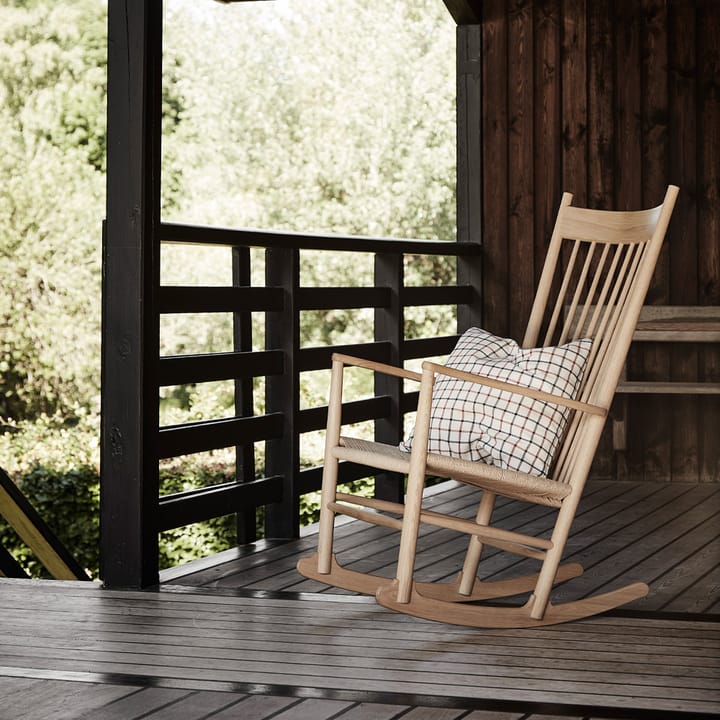 J16 gungstol - Natur-svartlackad ek - Fredericia Furniture