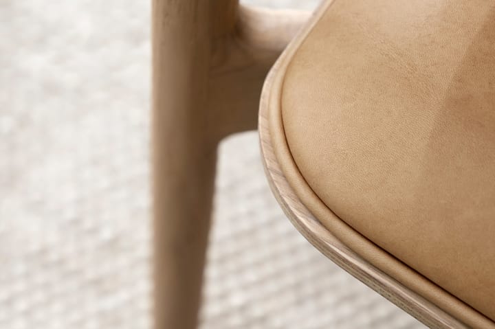 Vipp488 Cabin Lounge Chair - Light oak-sand leather - Vipp