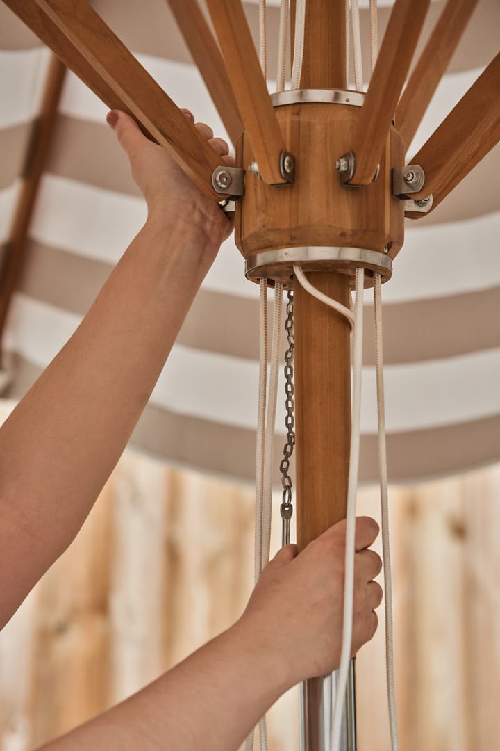 Hisshult parasoll Ø270 cm, Beige stripe-teak 1898
