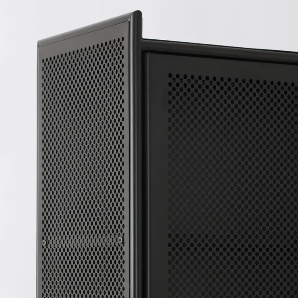 Hissö skåp, svartlackad metall 1898