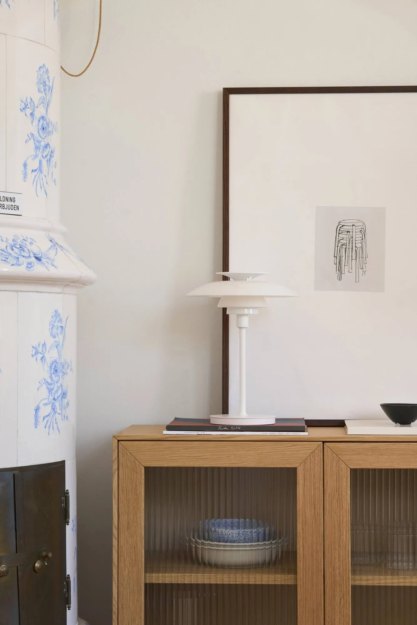 Lid sideboard, Vitpigmenterad ek 1898
