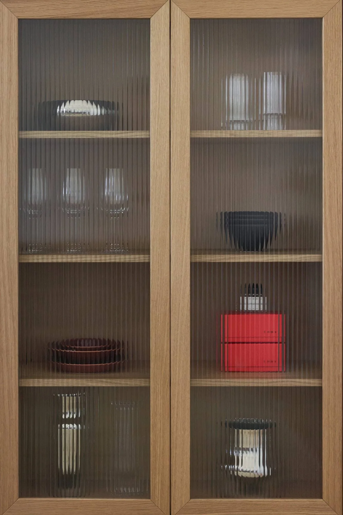 Lid vitrinskåp, Vitpigmenterad ek 1898