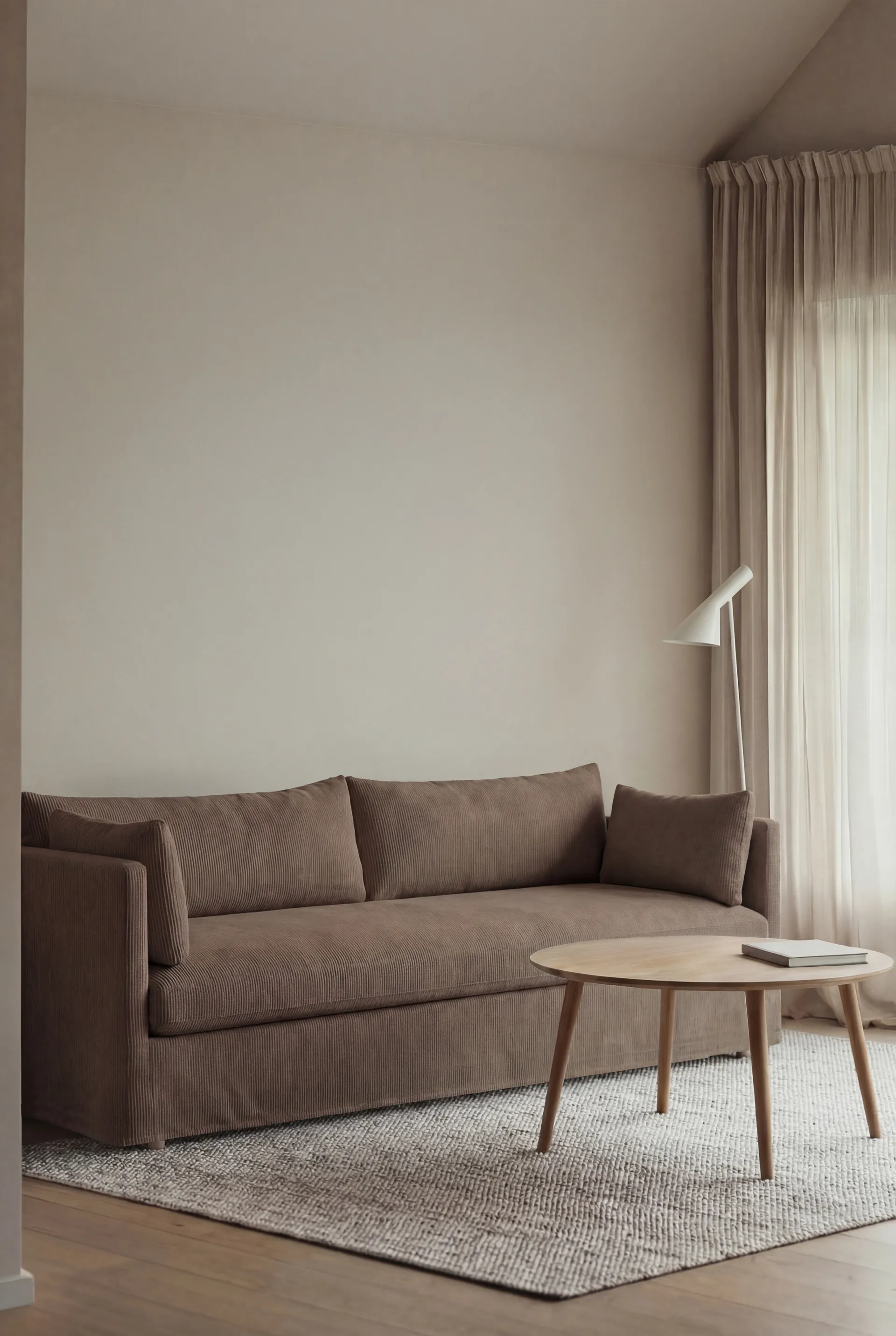 Linnevik soffa, Jump brown 1955-vitoljad ek, 4-sits, med kappa 1898