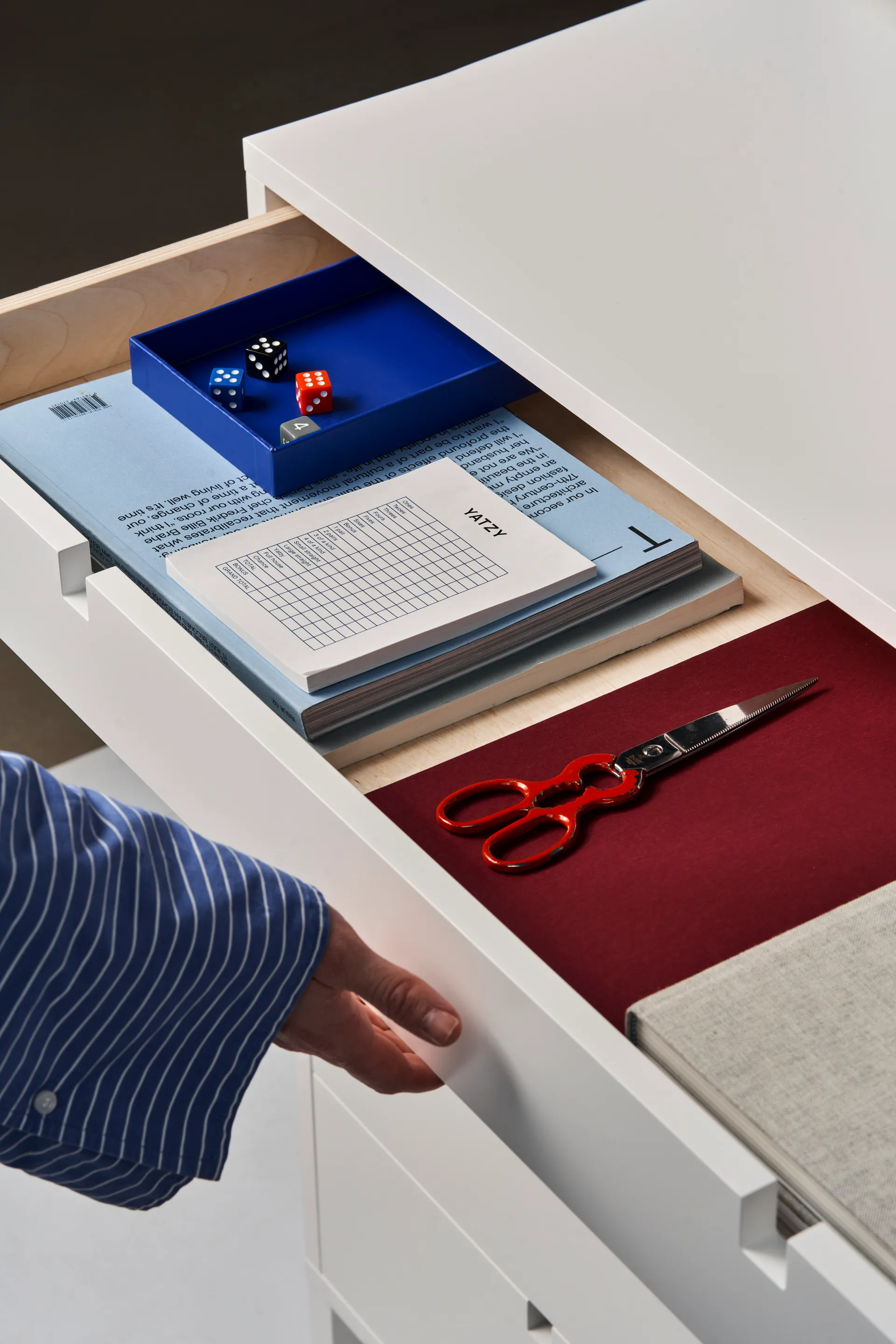 Square byrå 5 lådor, Vit 1898