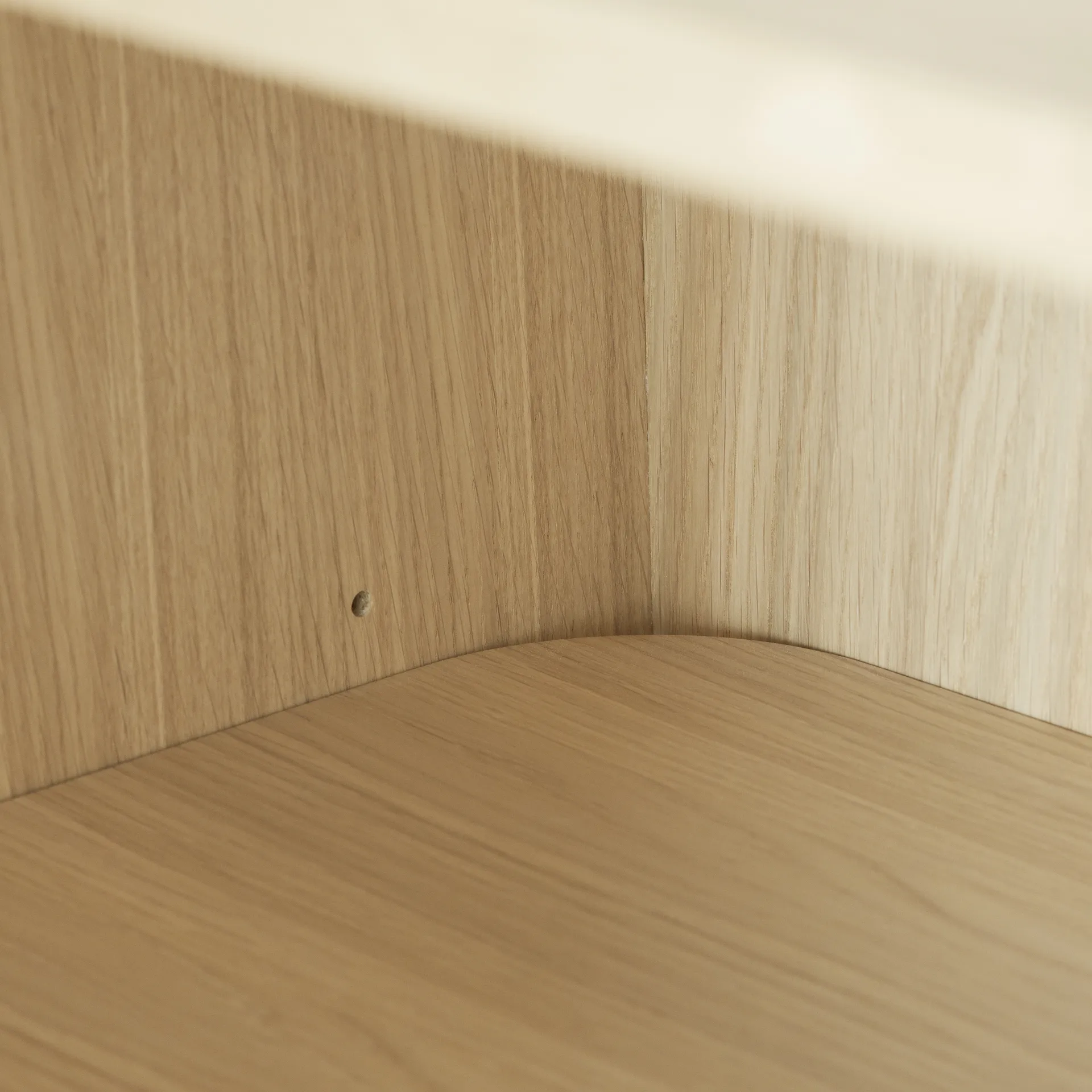 Vidja högt vitrinskåp, Vitpigmenterad ek 1898