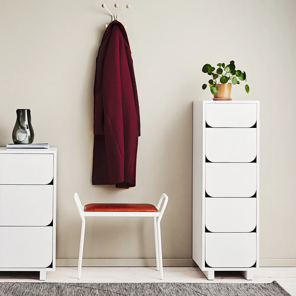 Vidja smal byrå 5 lådor, Vitlackad 1898