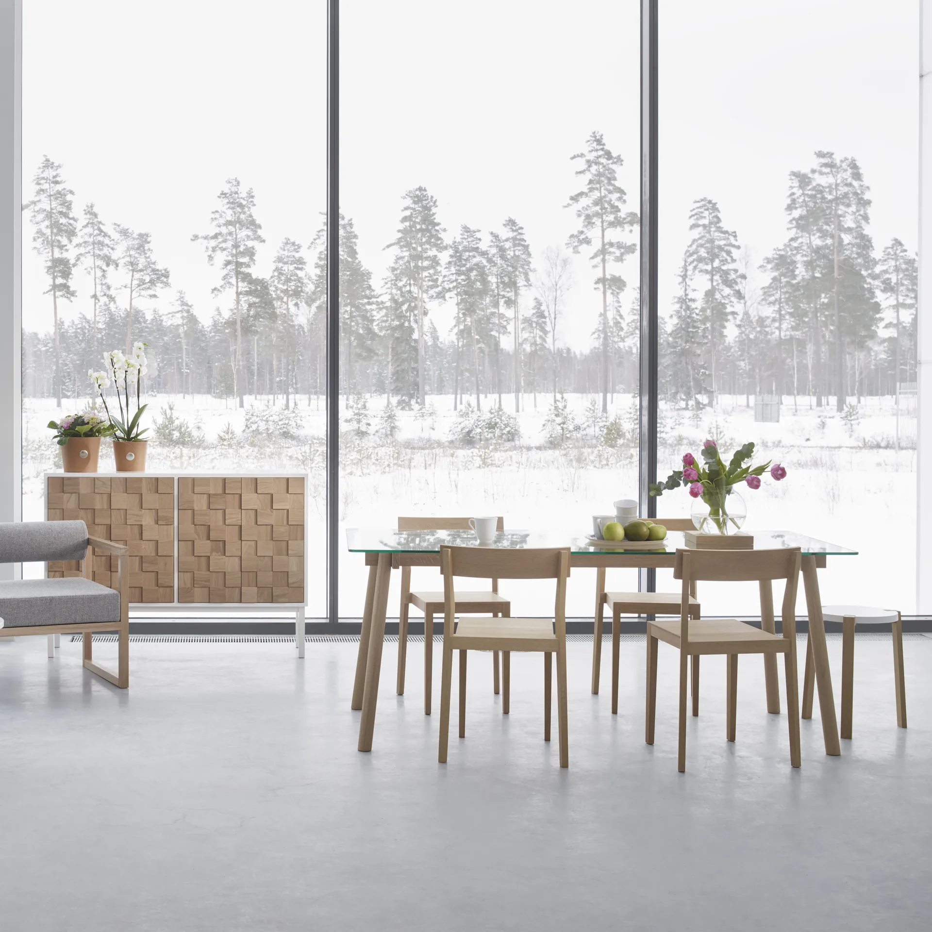 Corners matbord, ek olja, glas A2