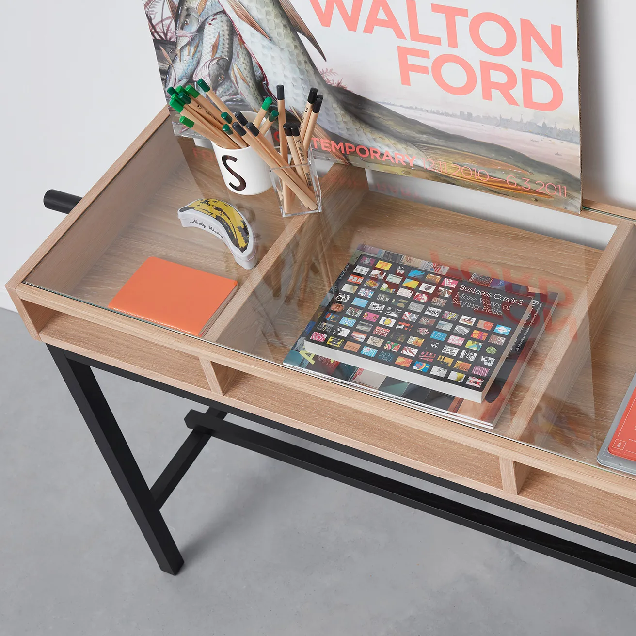 Shift skrivbord med hjul, Vitoljad ek-svart A2