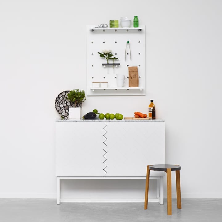Story sideboard, midnattsblå, vitoljat ekstativ A2