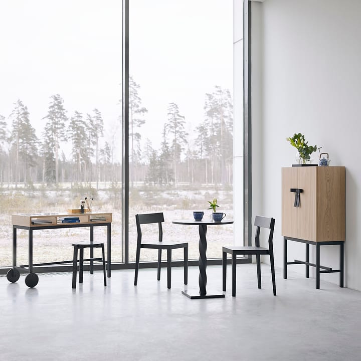 The Bow skåp, Vitoljad ek-svart A2