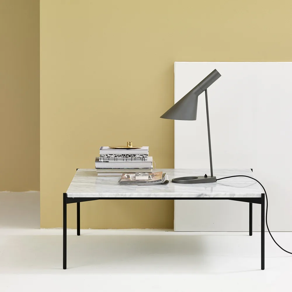 Plateau soffbord, marmor brun, svart underrede, 90x90 Adea