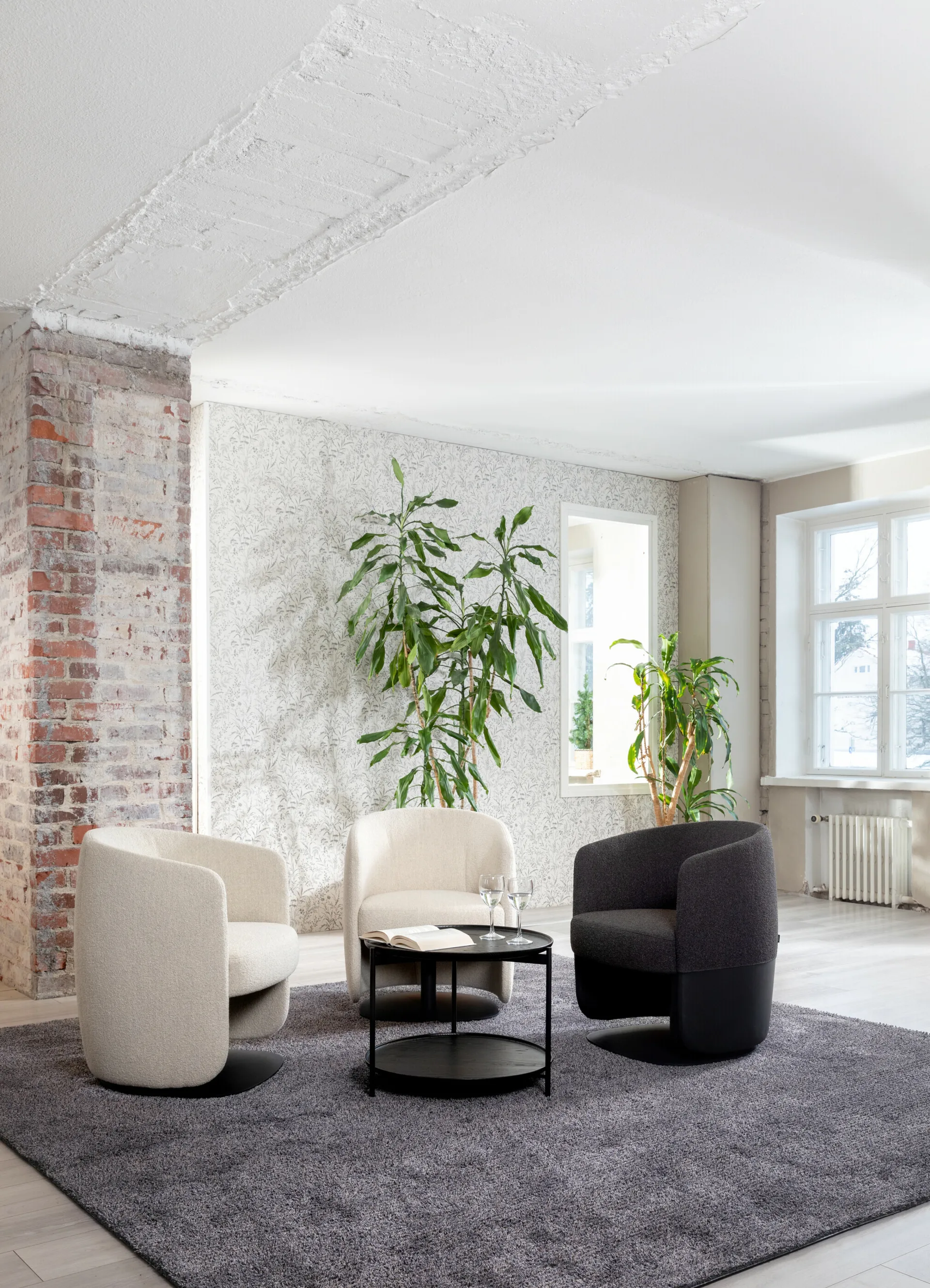 Plateau Wood soffbord Ø40 cm, Ask vit-svarta ben Adea