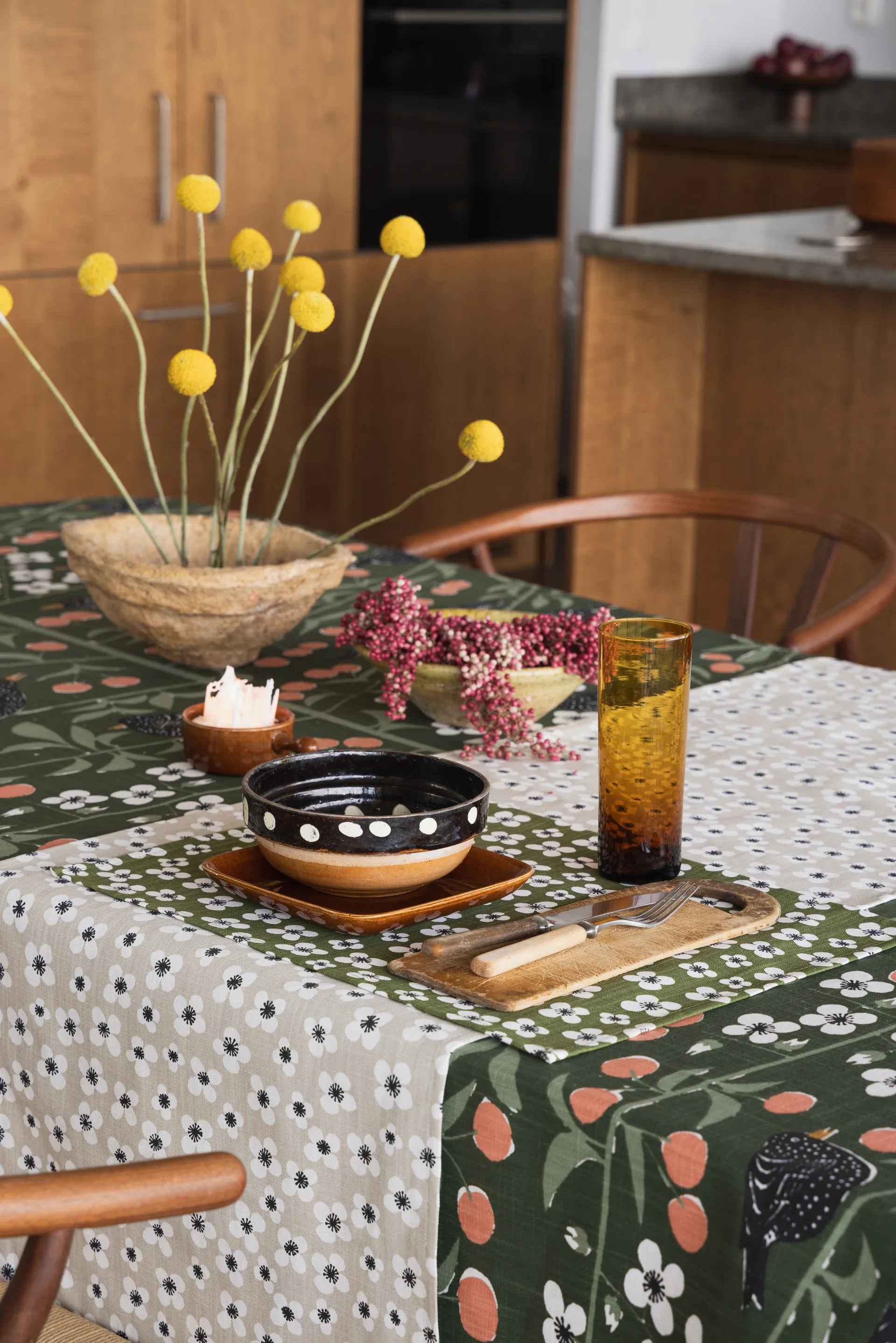 Körsbärsträdgården duk, Mörkgrön, 145x250 cm Almedahls