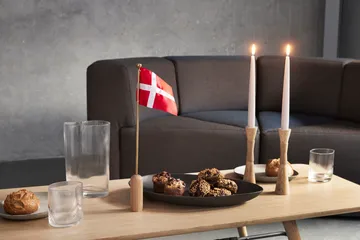 Celebrating Denmark flagga 40 cm - Oak-brass - Andersen Furniture