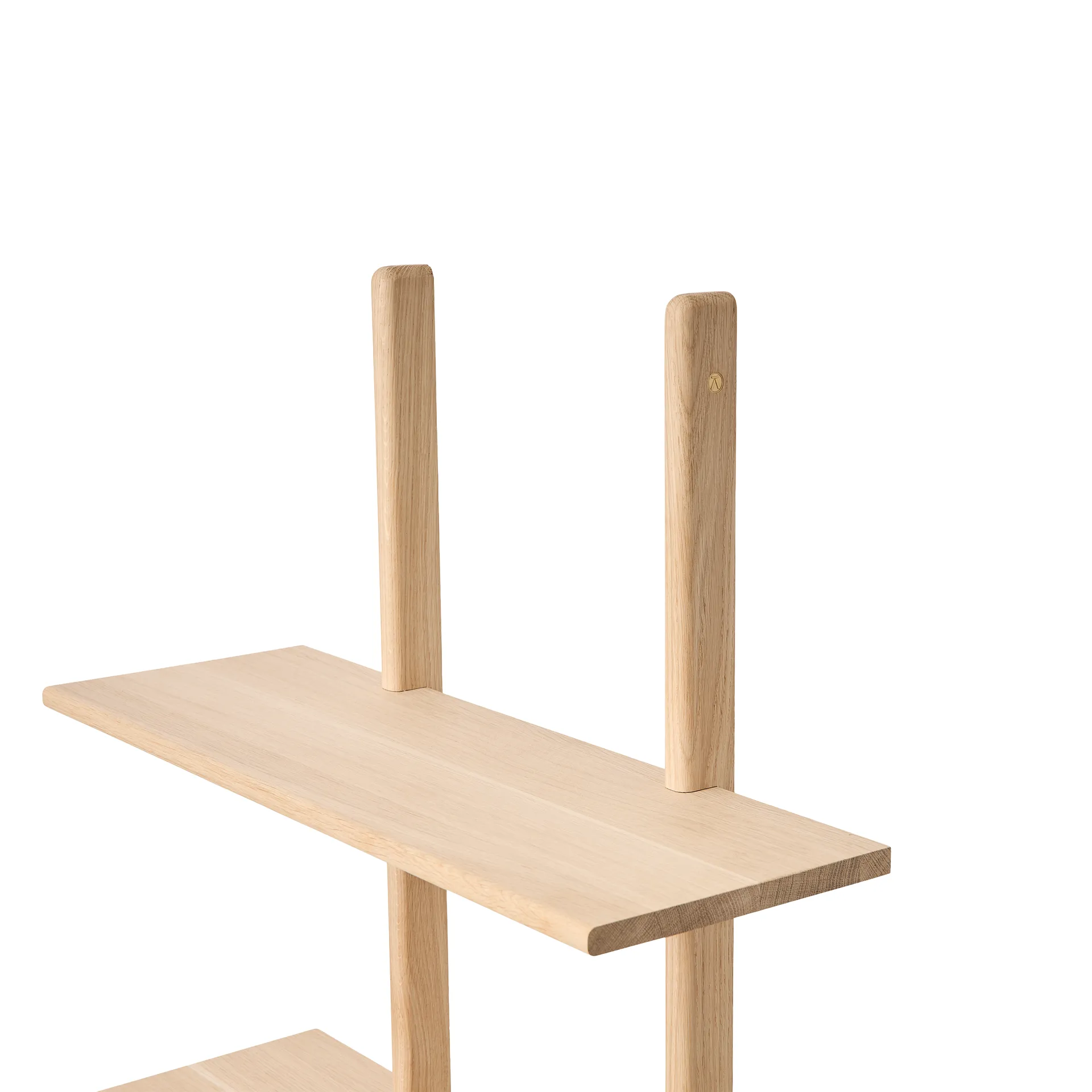 Essence vägghylla, Oak, 70x25x140 cm Andersen Furniture