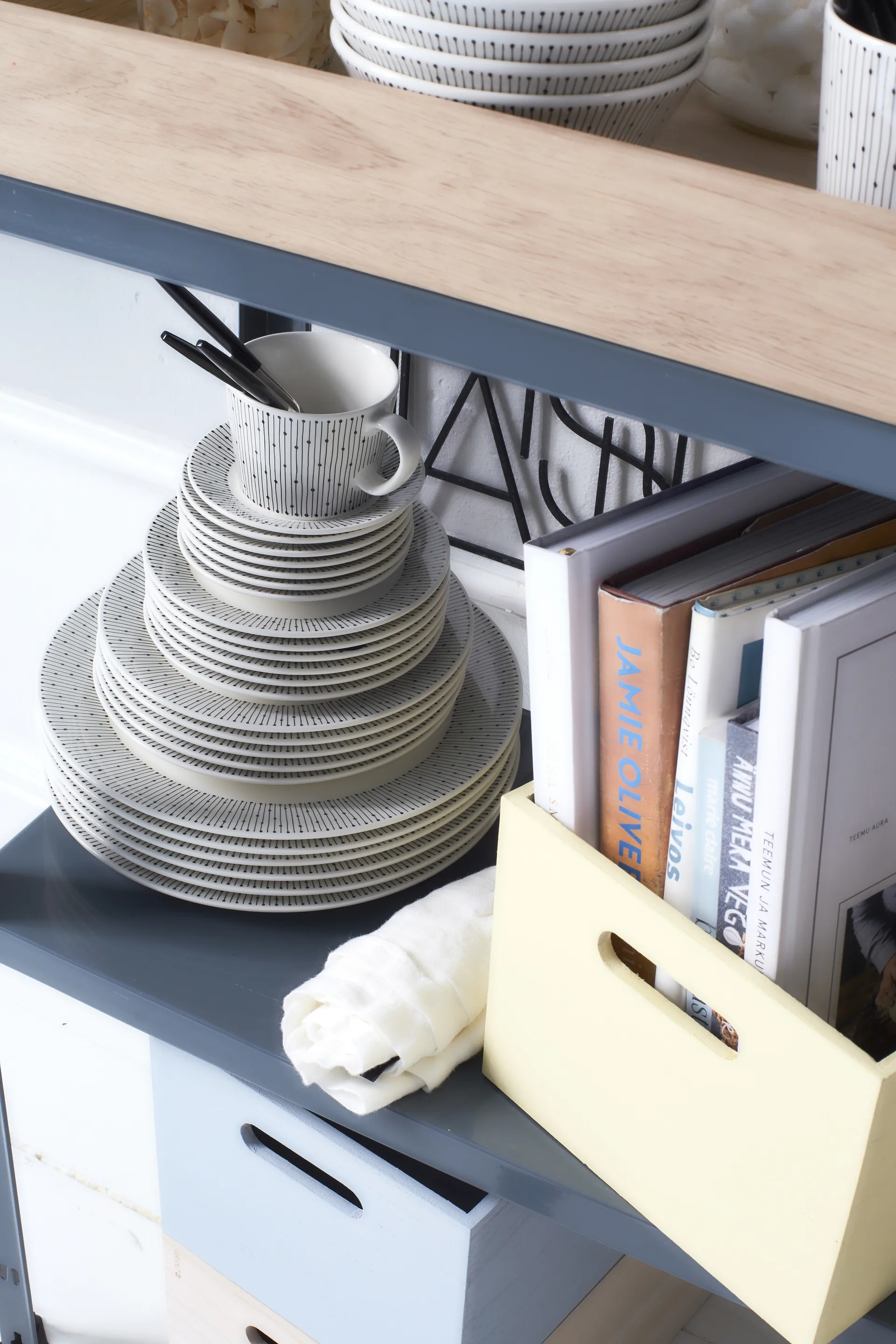 Mainio Sarastus tallrik Ø19 cm, Svart-vit Arabia