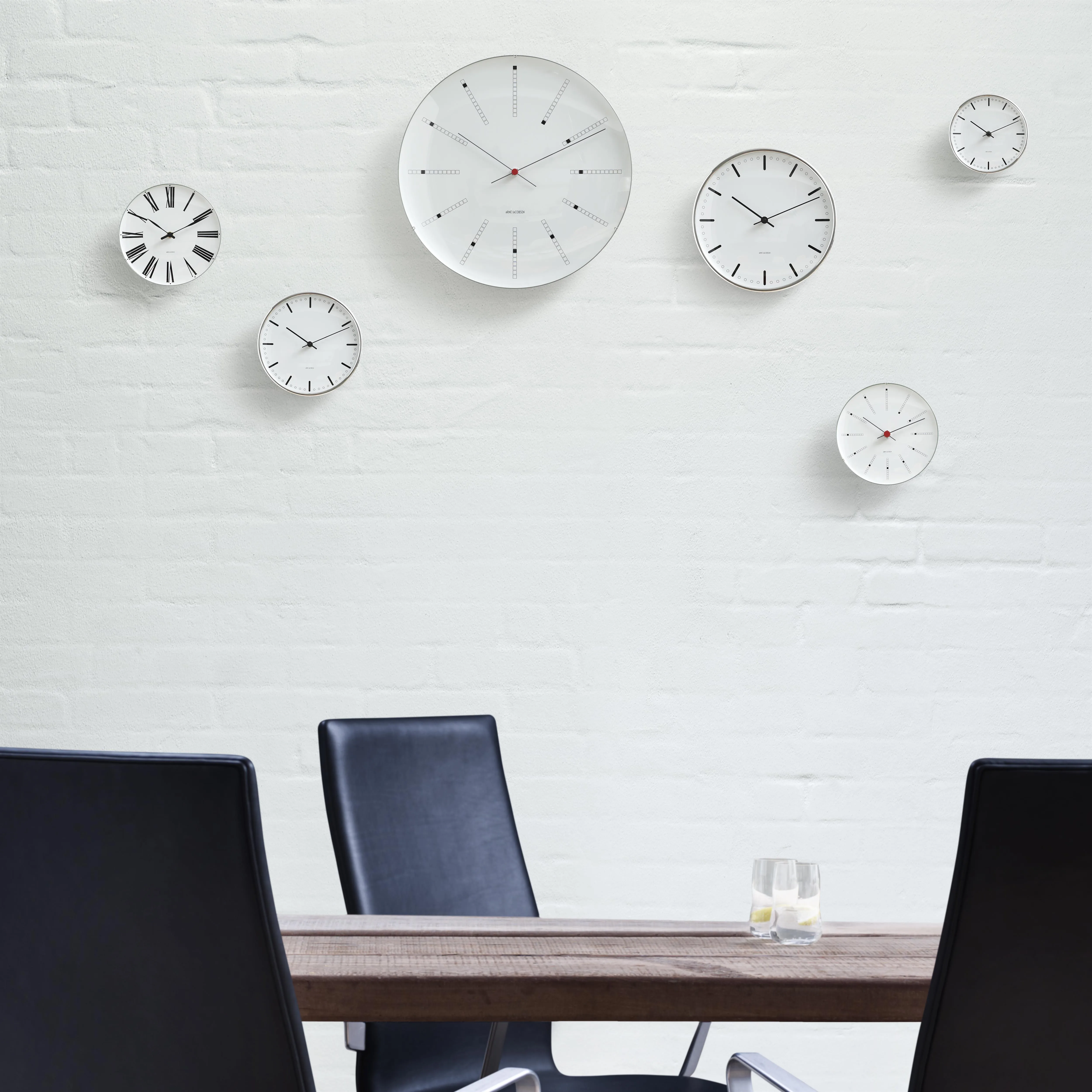 Köp Arne Jacobsen Bankers klocka från Arne Jacobsen Clocks