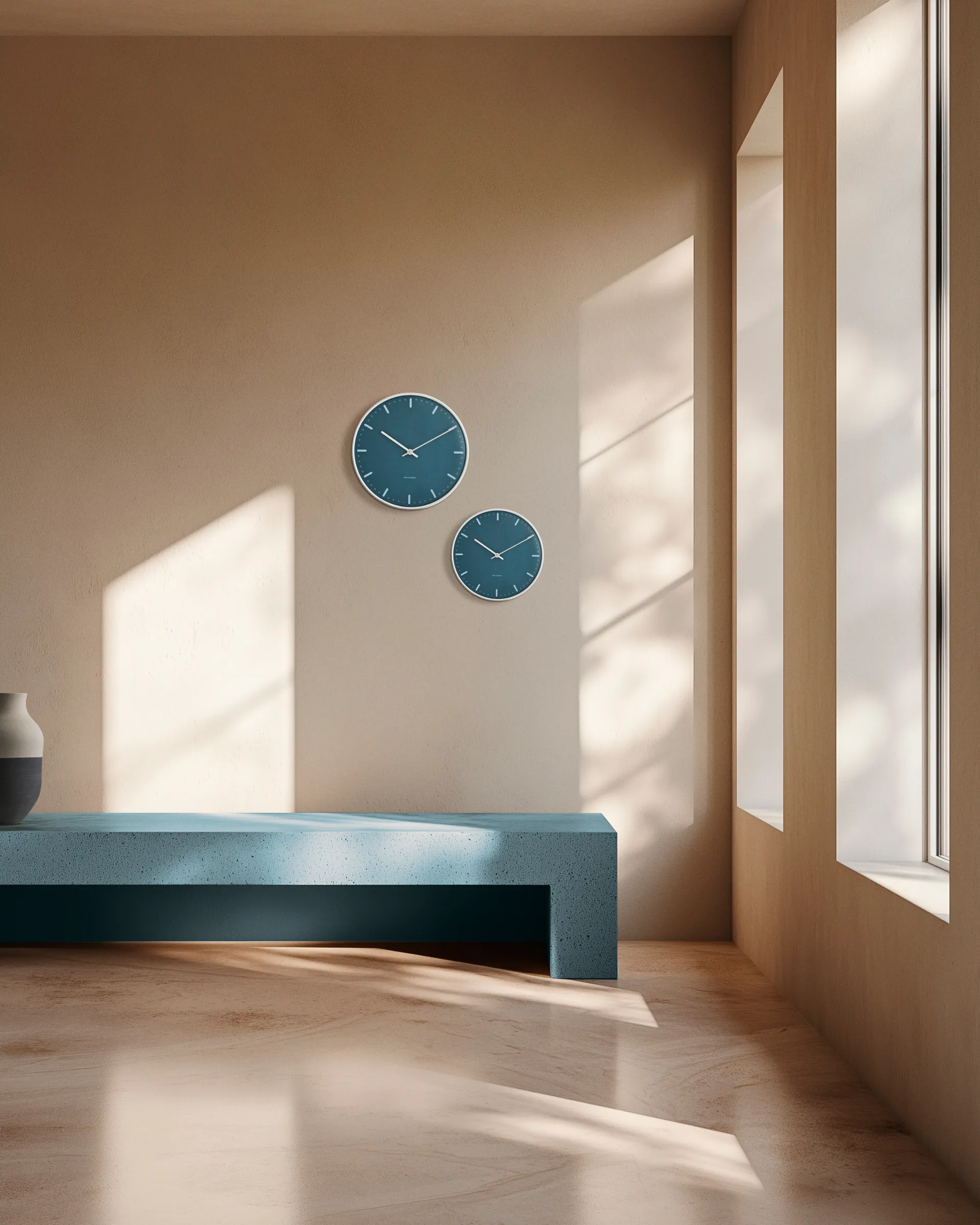 Arne Jacobsen City Hall klocka, Blå, Ø21 cm Arne Jacobsen Clocks