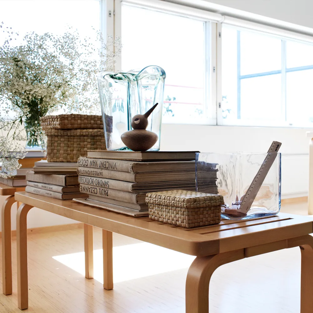 153B bänk, Naturlackerad björk Artek