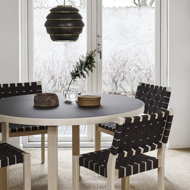 611 stol linnegjord, Svart-Naturlackad björk Artek