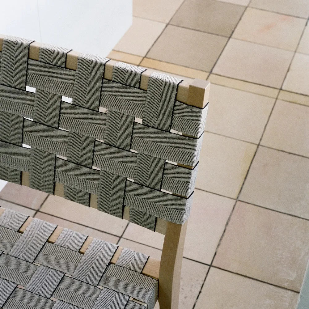 611 stol linnegjord, Vit-Natur-Naturlackad björk Artek