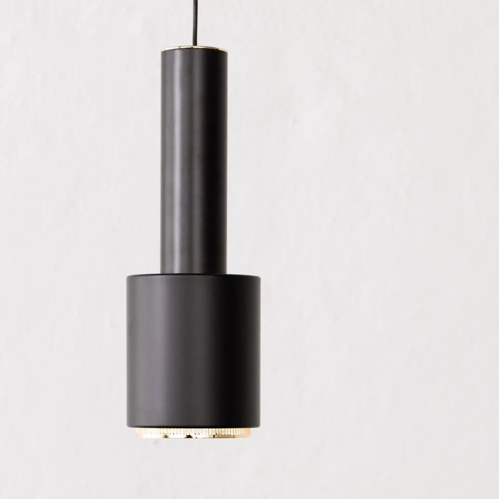 A110 pendel, Svart pulverlackerad-Mässing Artek