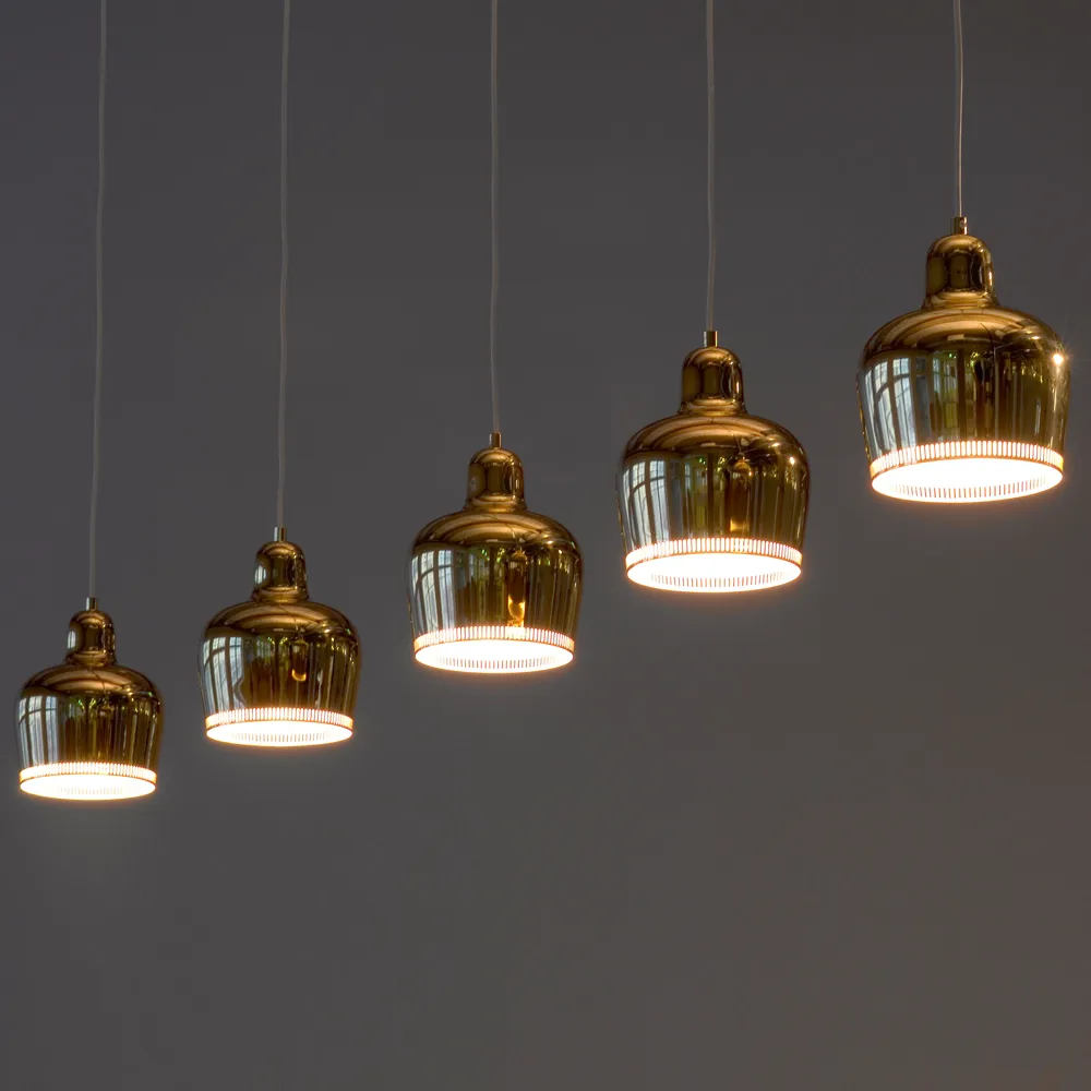 A330S Golden Bell pendel, Mässing-Vit Artek