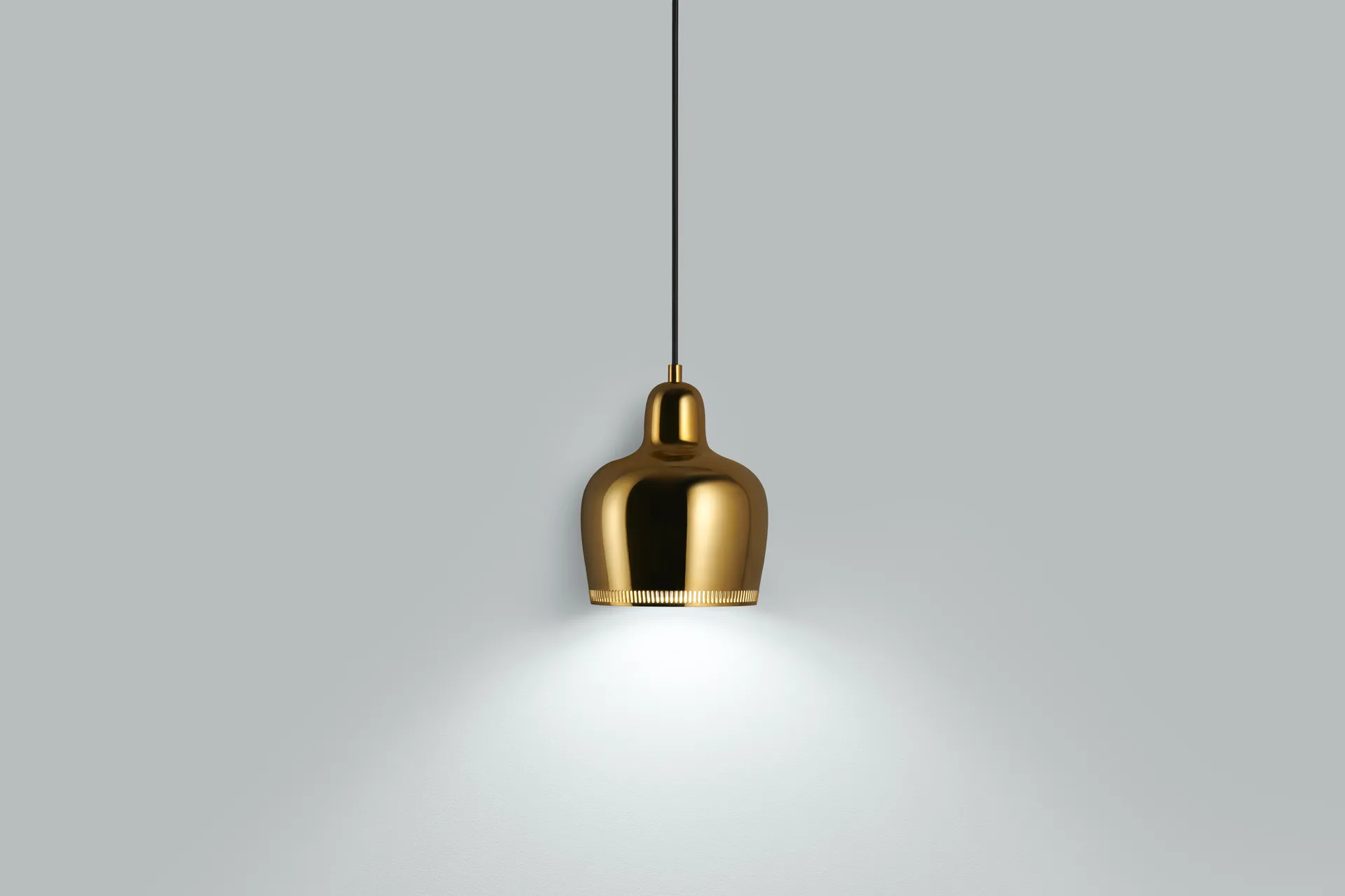 A330S Golden Bell pendel, Mässing Artek