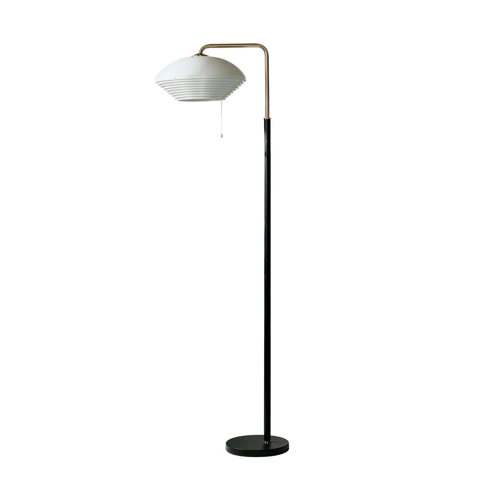 Artek A811 golvlampa Polerad mässing | Skandinavisk Design | Golvlampor | Vit