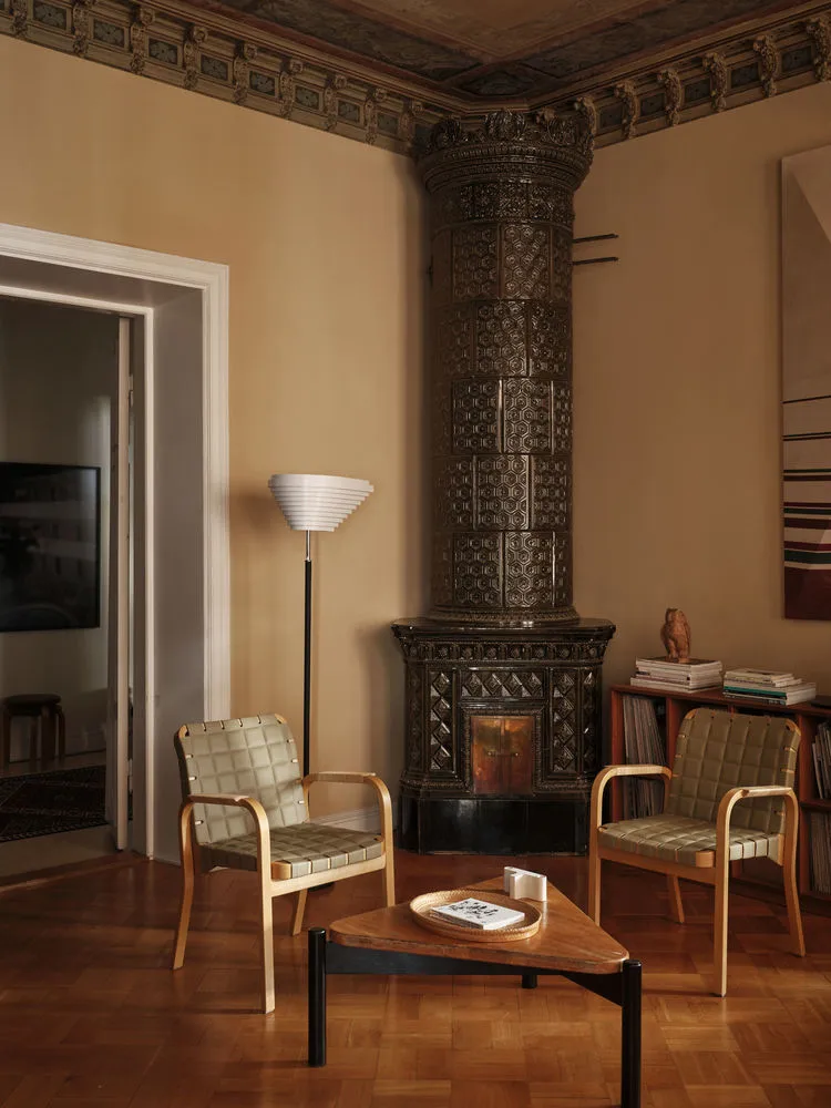 Armchair 45 fåtölj honungsbetsad björk, Leather Spectrum Leaf 30168 Artek