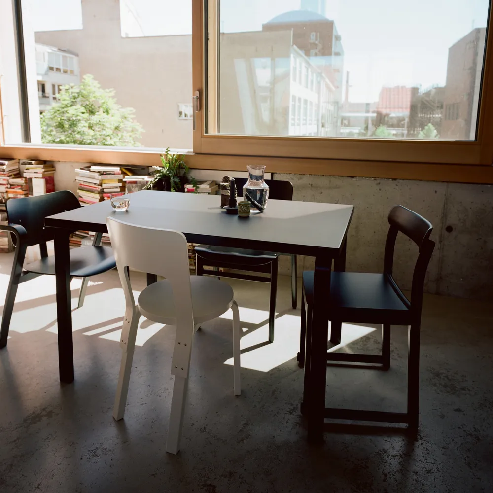 Chair 66 stol, Vitlackerad björk Artek