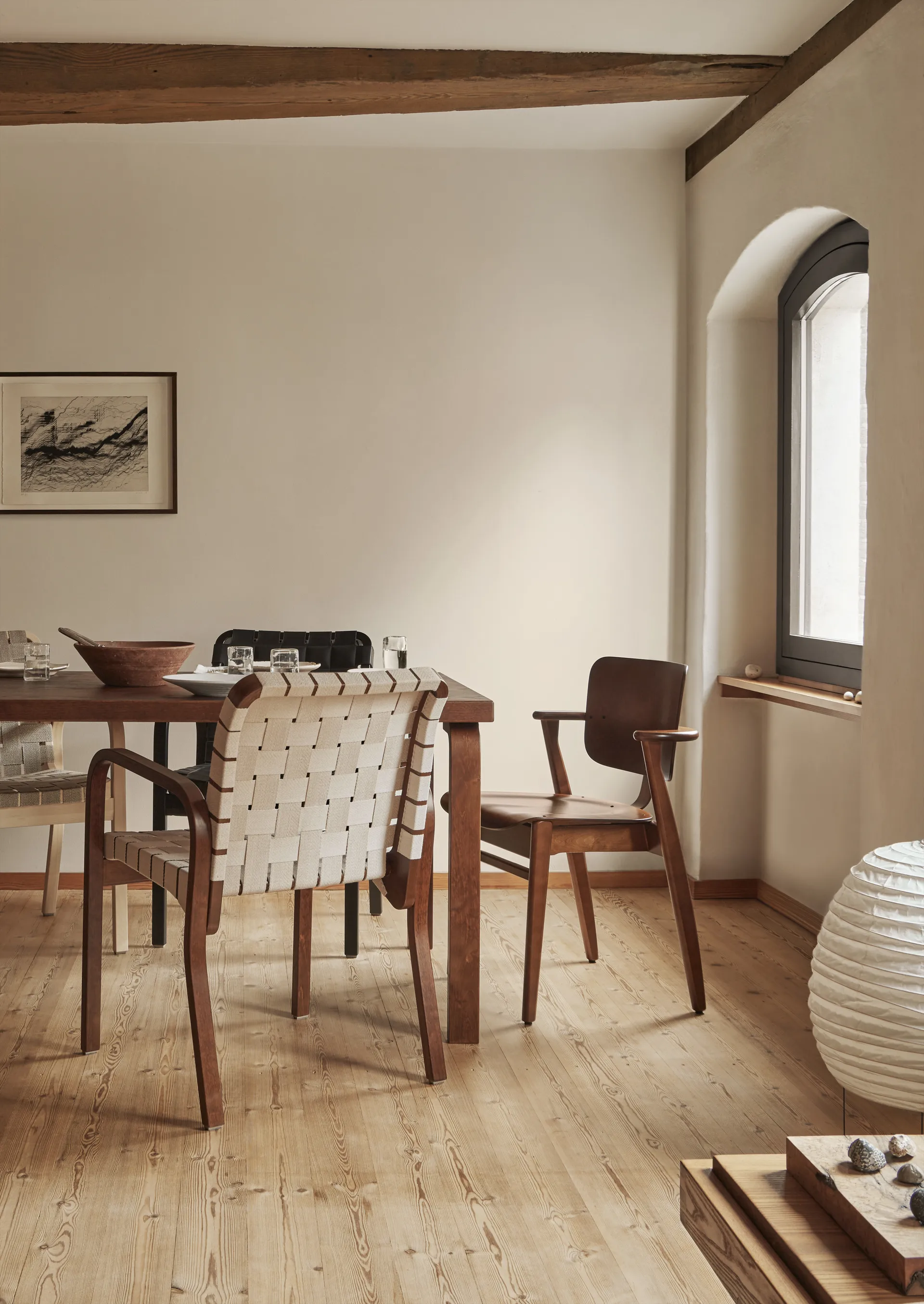 Domus stol, Valnötsbets Artek