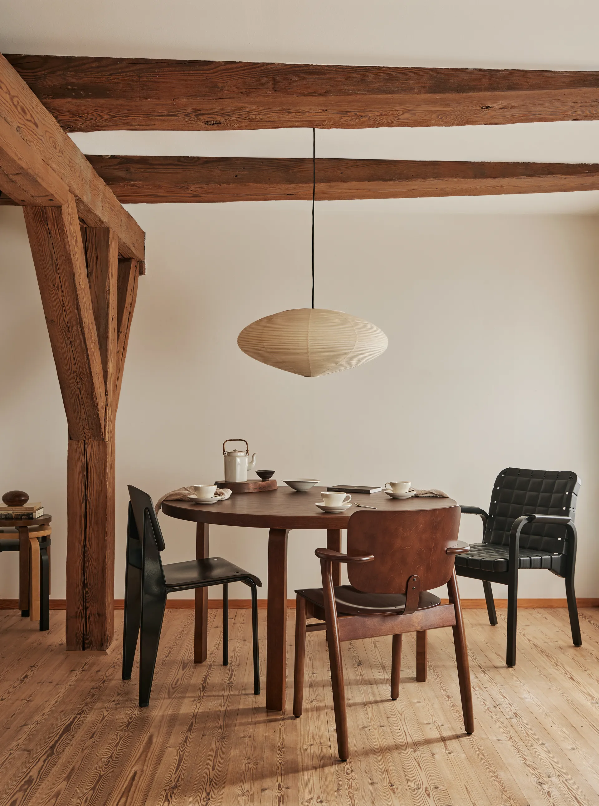 Domus stol, Valnötsbets Artek