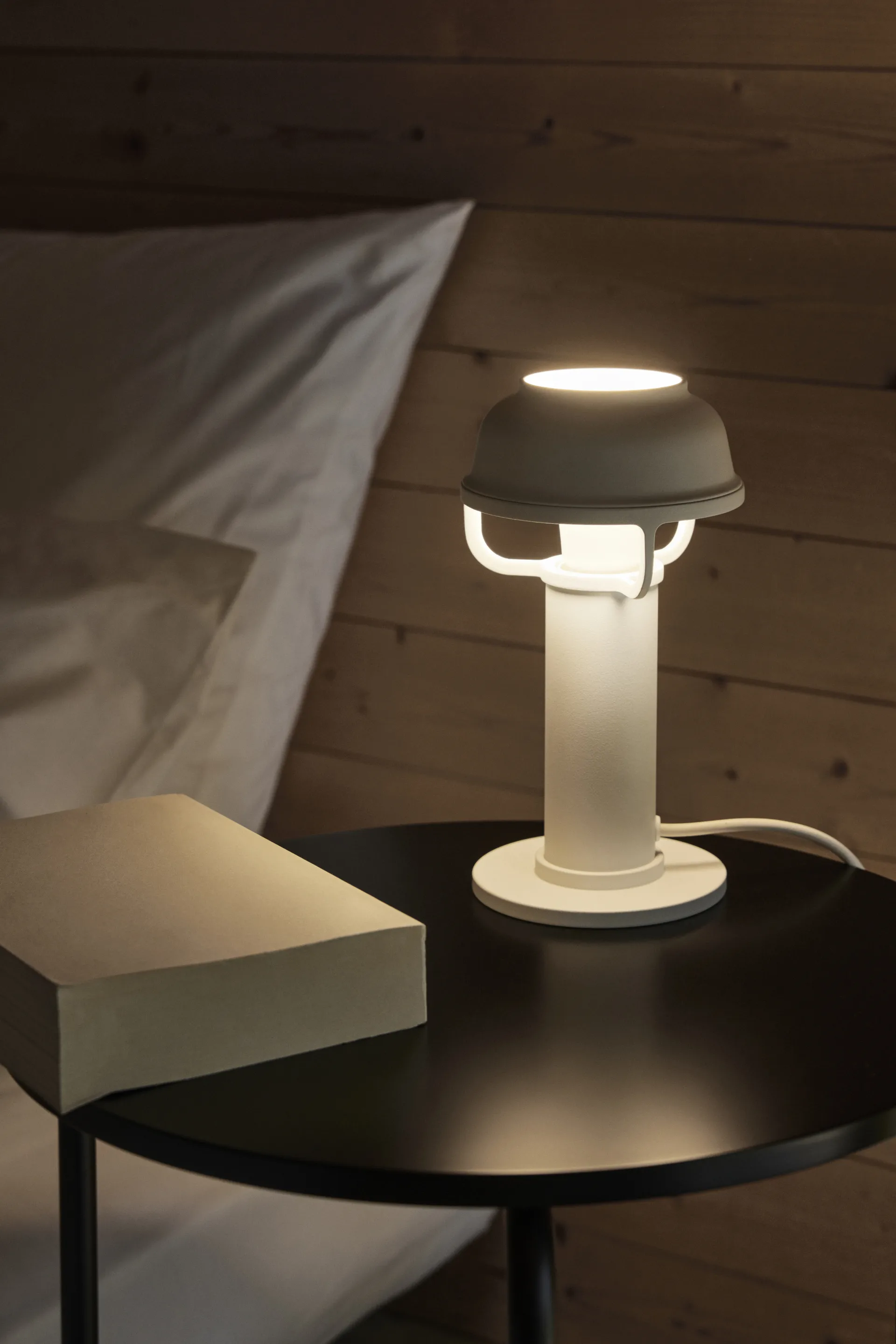 Kori bordslampa, Vit Artek