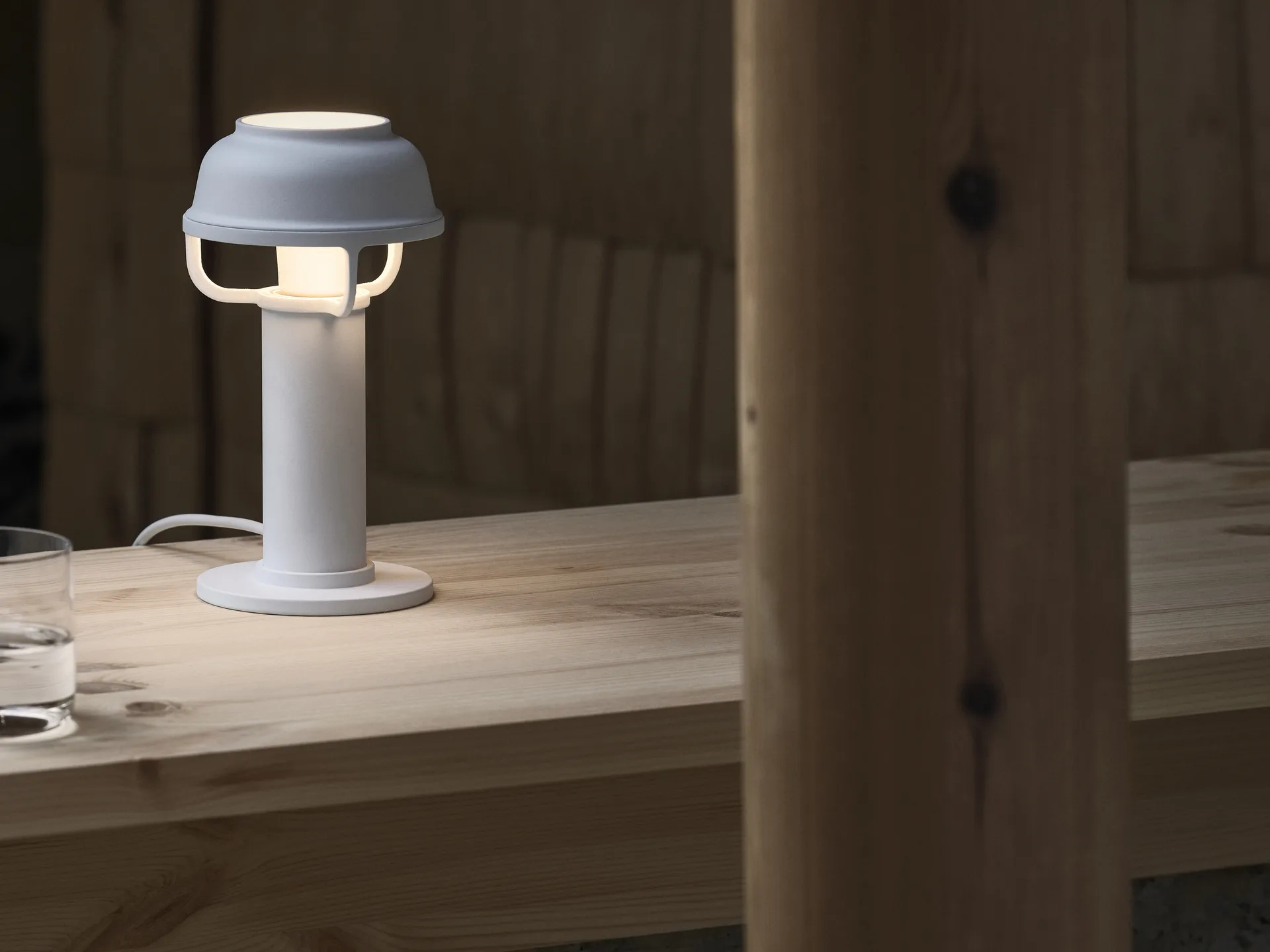 Kori bordslampa, Vit Artek