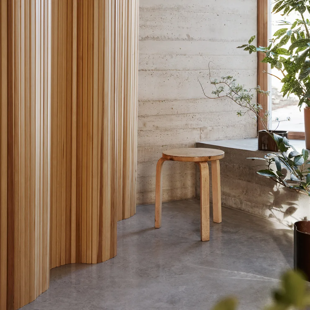 Stool 60 pall 3 st ben, Svart linoleum-Björk Artek