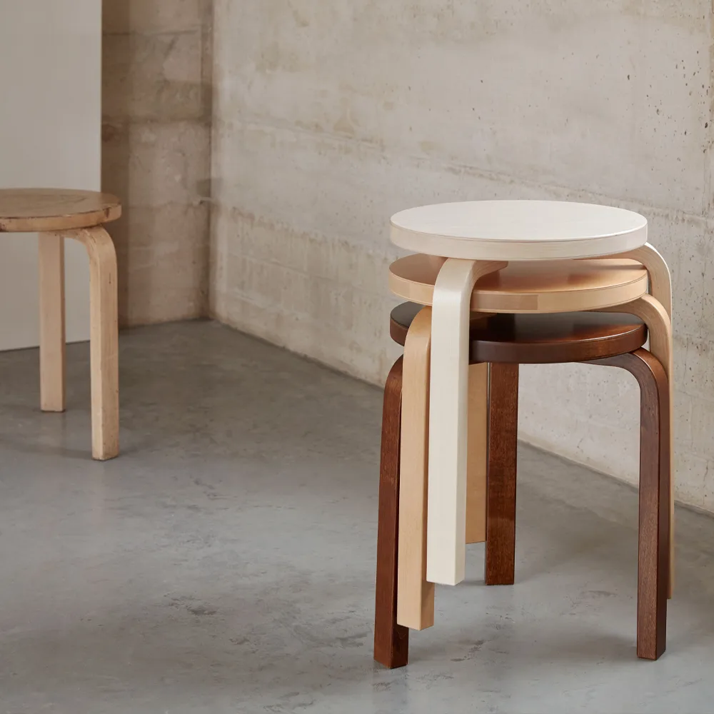 Stool 60 rund pall 3 st ben, Gul-Björk, Ø38x44 cm Artek