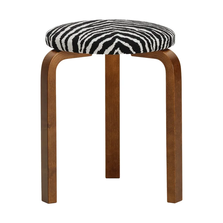 Stool 60 rund pall 3 st ben - Valnötsbetsad björk-tyg Zebra svart, Ø38x44 cm - Artek