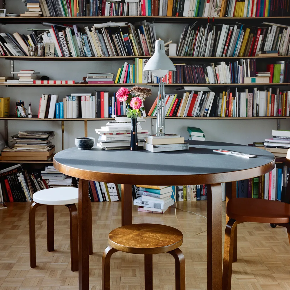 Stool E60 pall 4 st ben, Naturlackerad björk-Grön Artek