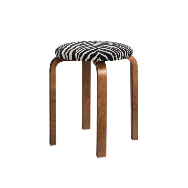 Stool E60 pall 4 st ben - Valnötsbetsad björk-tyg Zebra svart - Artek