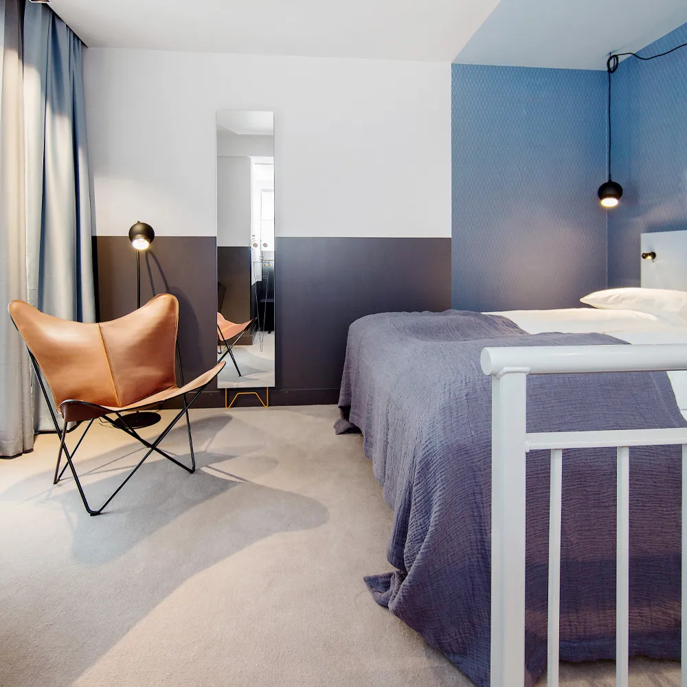 Ogle golvlampa, Svart lack Ateljé Lyktan