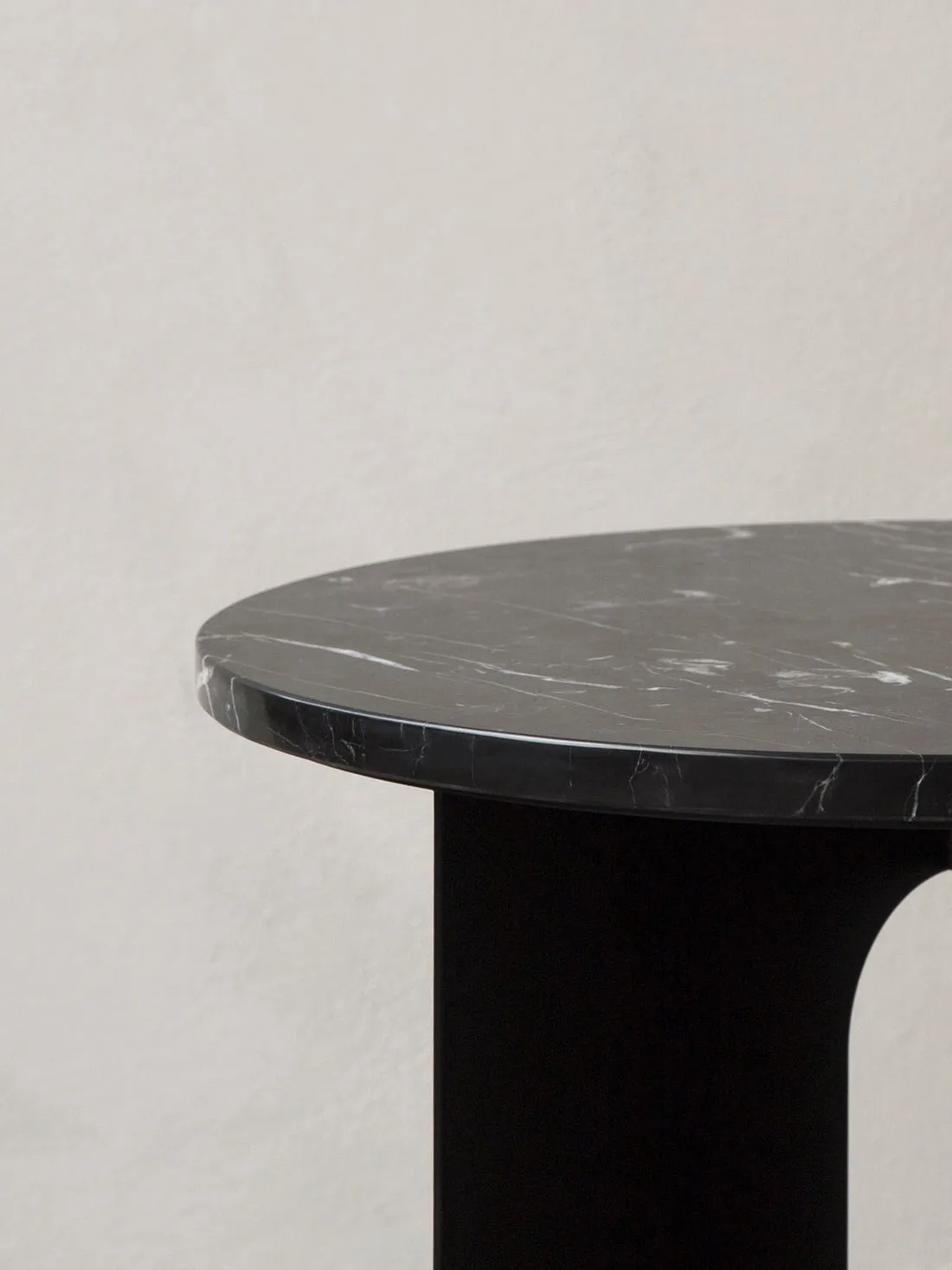 Androgyne bordsskiva till sidobord, Emparador, Ø65 cm Audo Copenhagen