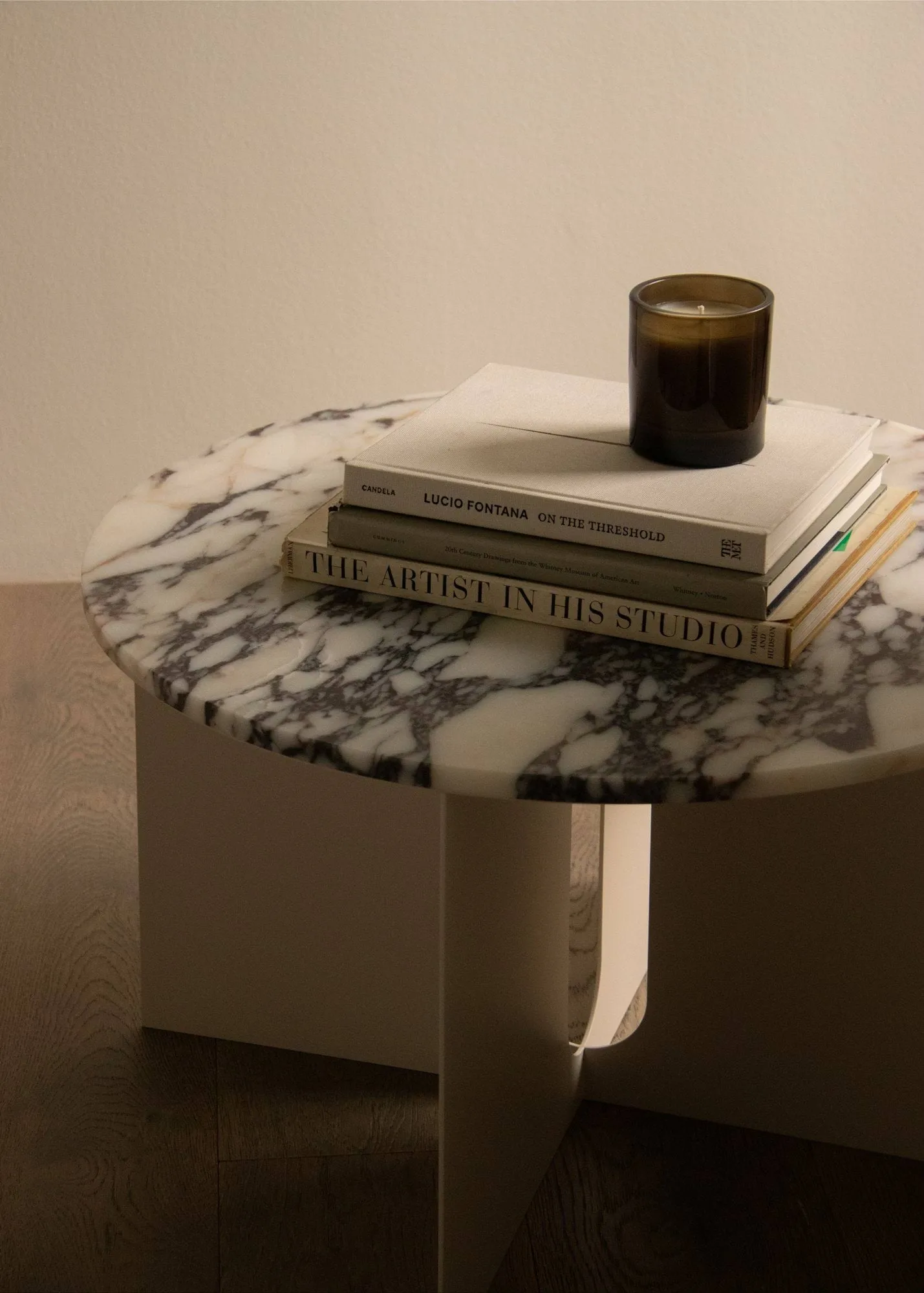 Androgyne sidobord, Grey Galaxy marmor-ivory stål, Ø65 cm Audo Copenhagen