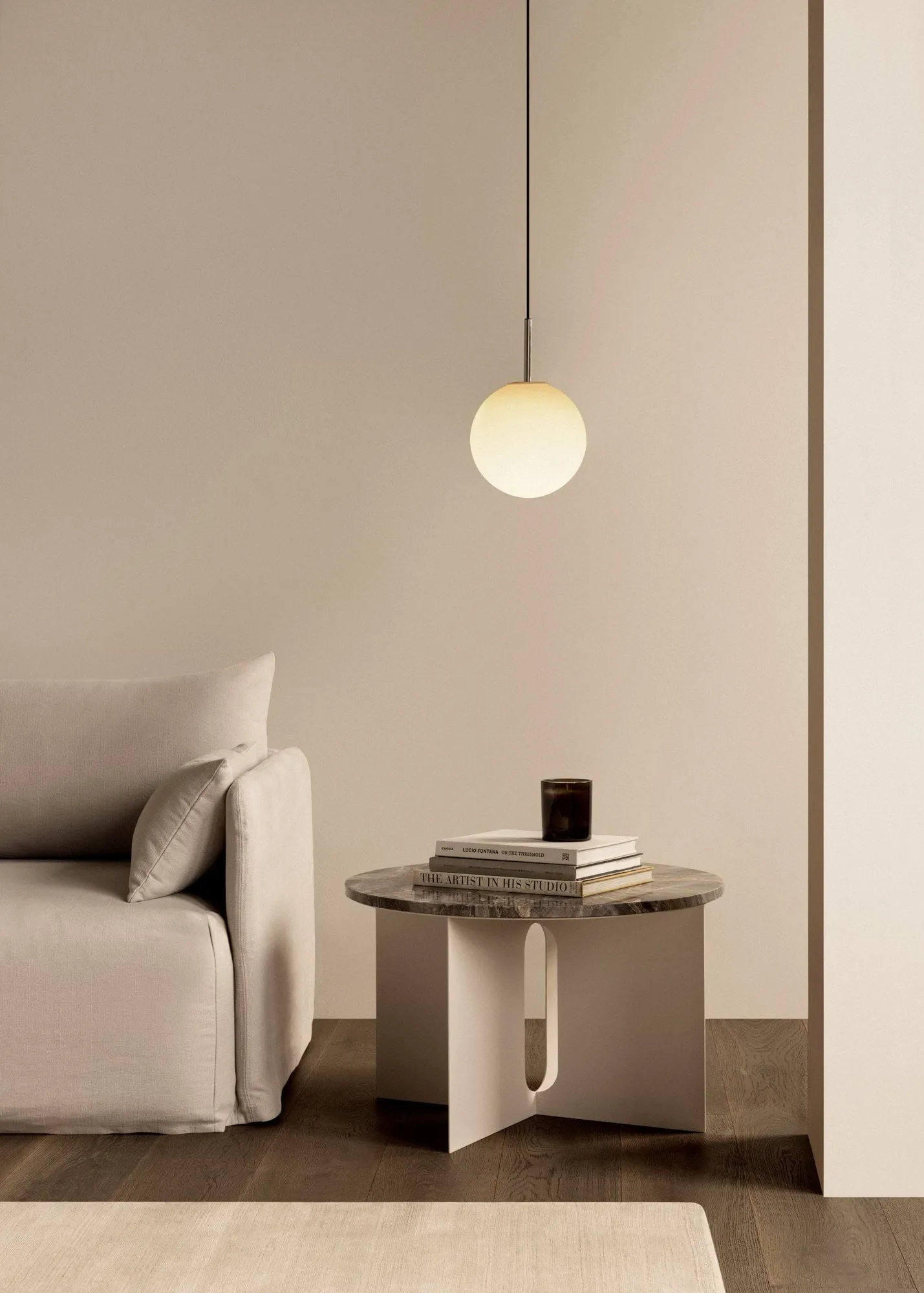 Androgyne sidobord, Grey Galaxy marmor-svart stål, Ø65 cm Audo Copenhagen