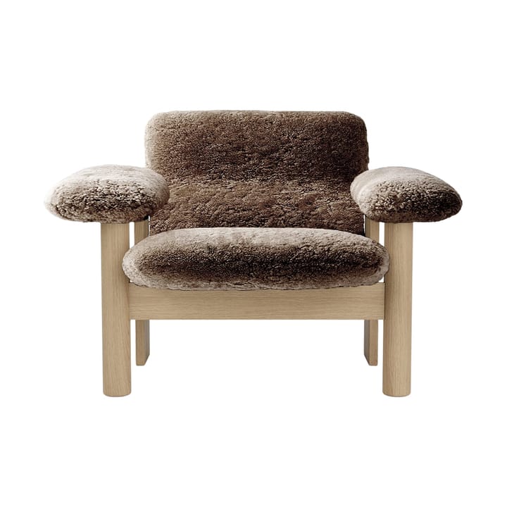 Brasilia fåtölj low back, Natural oak-Sahara sheepskin curly Audo Copenhagen