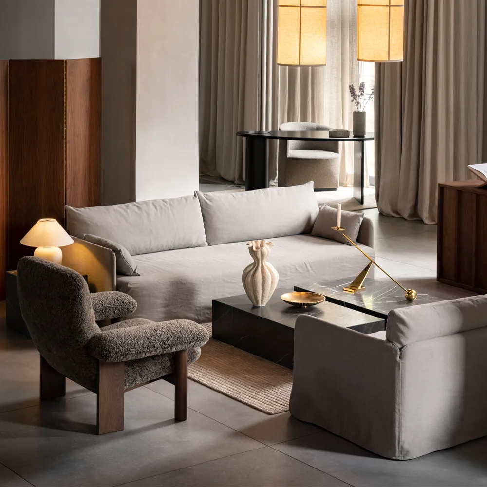 Brasilia fåtölj, Walnut-Dunes camel leather 21004 Audo Copenhagen