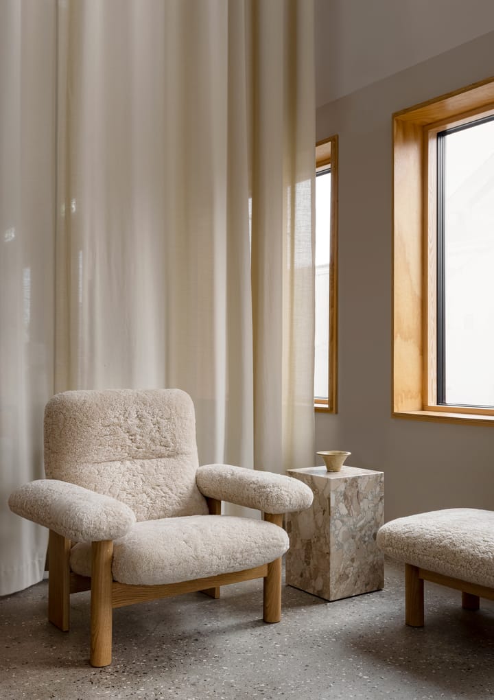 Brasilia fotpall, Natural oak-Sahara sheepskin curly Audo Copenhagen