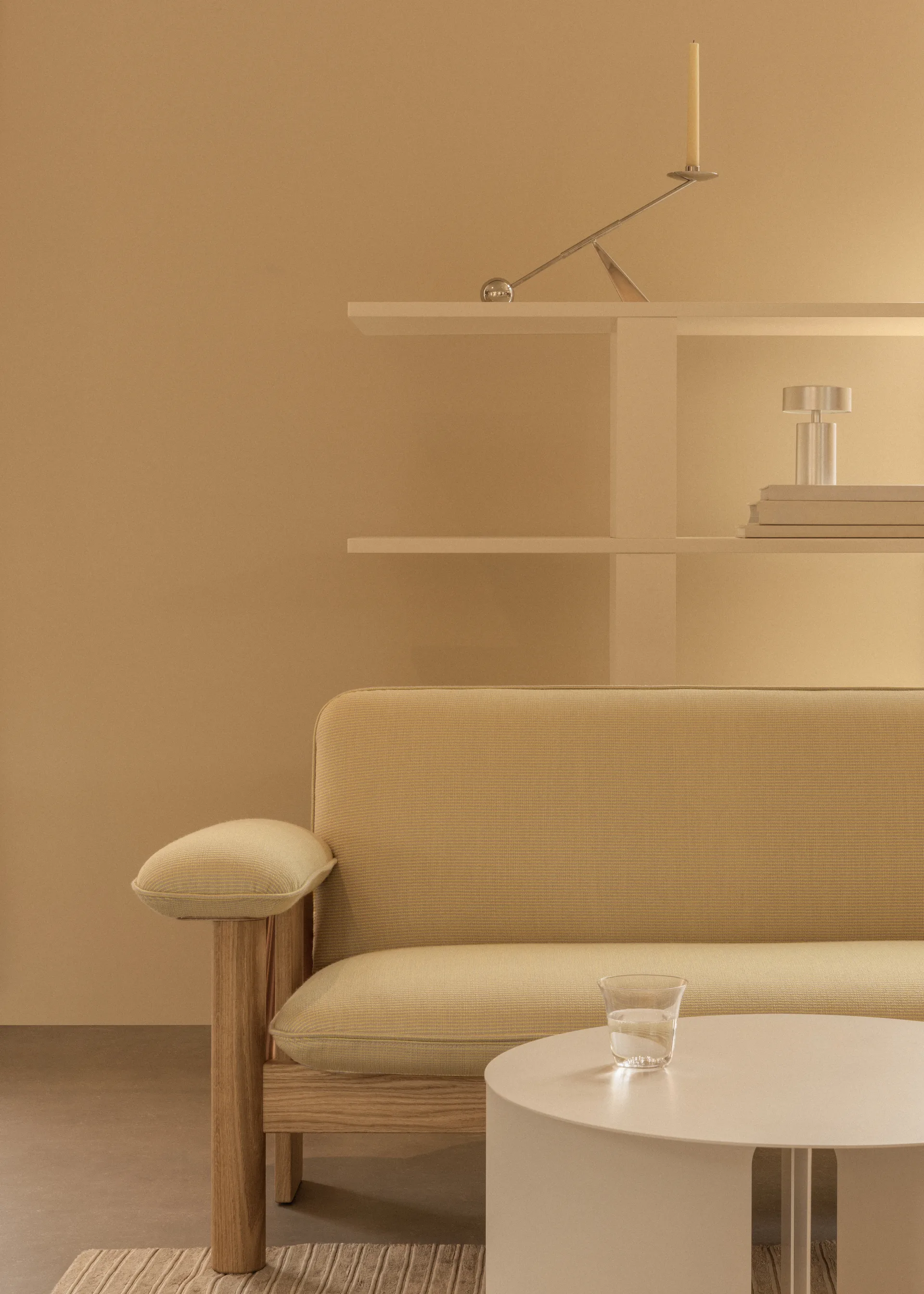 Brasilia soffa 2-sits, Natural oak-Audo Bouclé 02 Audo Copenhagen