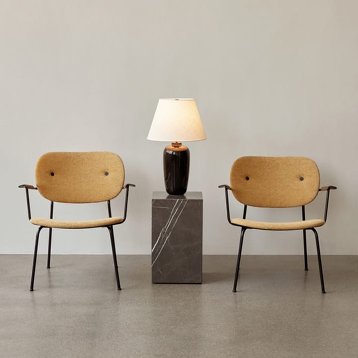 Co Loungestol, läder dakar 0842 black, rygg&arm. mörkb. ek, svart stativ Audo Copenhagen