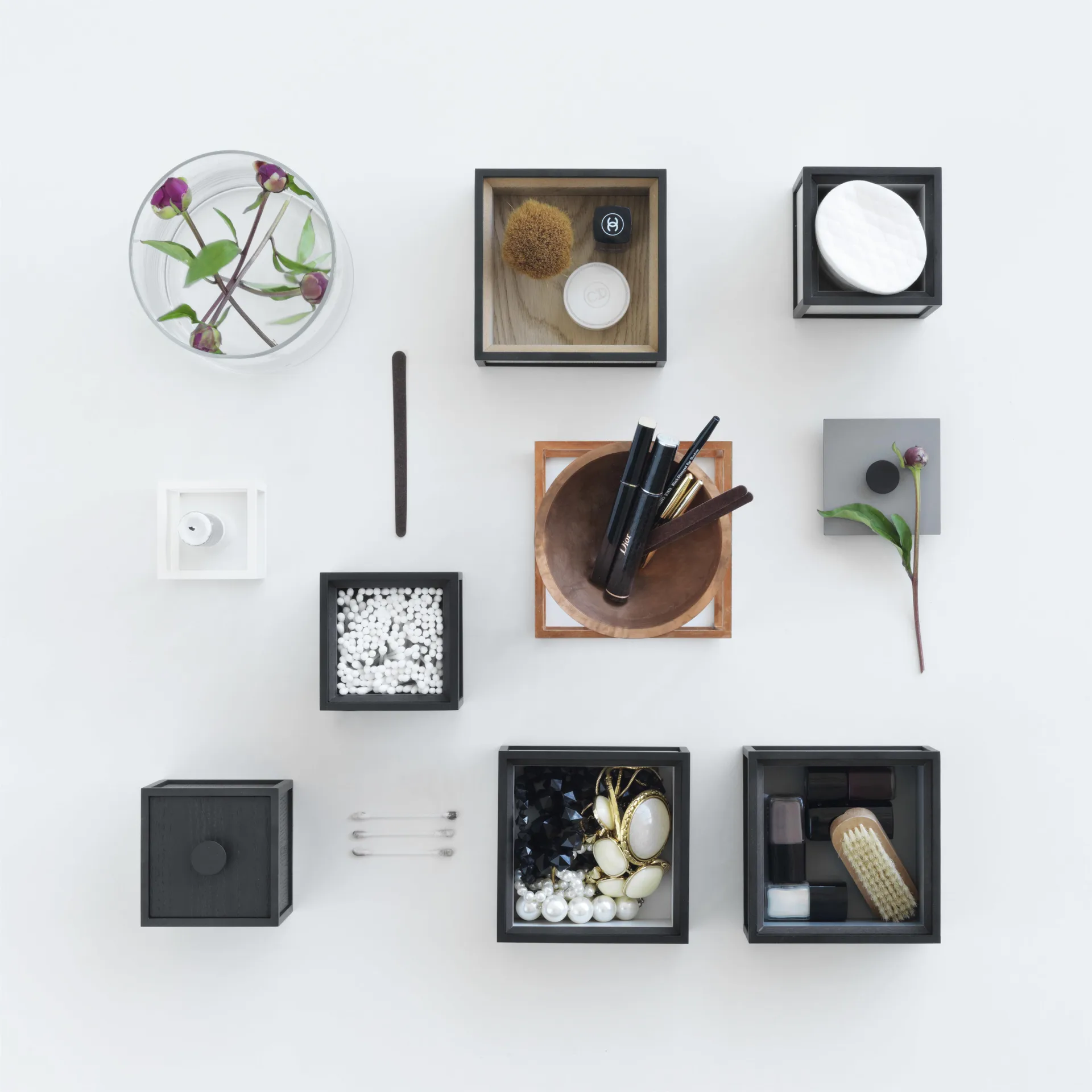 Frame 10 box med lock, svartbetsad ask Audo Copenhagen